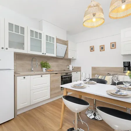 아파트 Bright Spacious With Parking Mazowiecka By Renters *