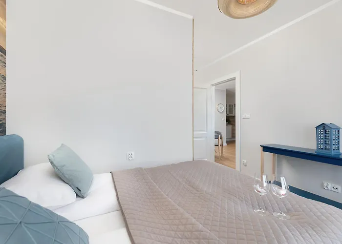 Bright Spacious With Parking Mazowiecka By Renters Apartment