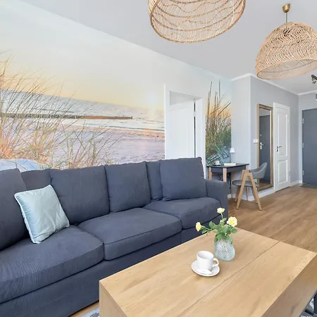 Bright Spacious With Parking Mazowiecka By Renters 公寓