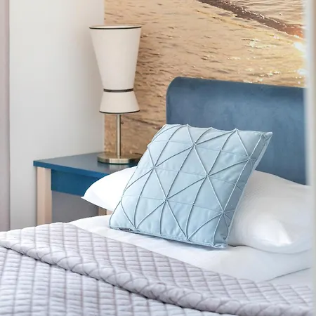 Bright Spacious With Parking Mazowiecka By Renters 公寓 *