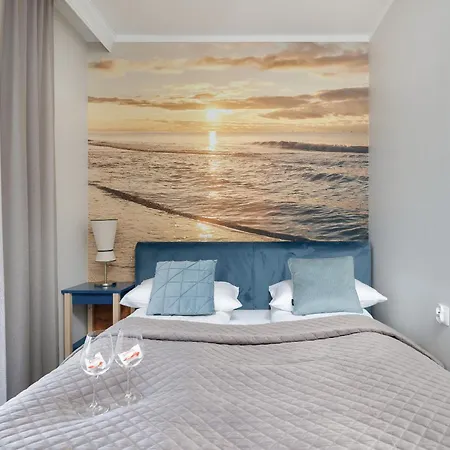 公寓 Bright Spacious With Parking Mazowiecka By Renters 科沃布热格
