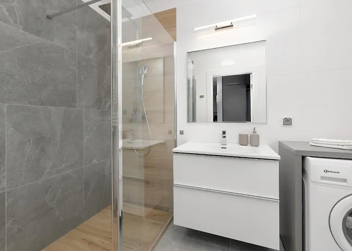 Bright Spacious With Parking Mazowiecka By Renters Kołobrzeg